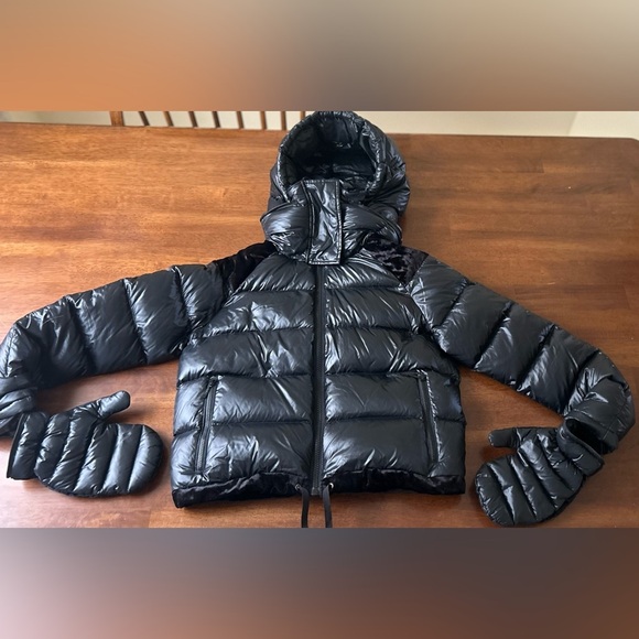 SNOWMAN New York Black Down Jacket with Mittens Women’s Size Small - Picture 1 of 10